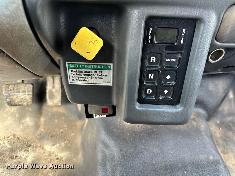 image for item KU9907 2007 Ford F750 Super Duty  utility / service truck