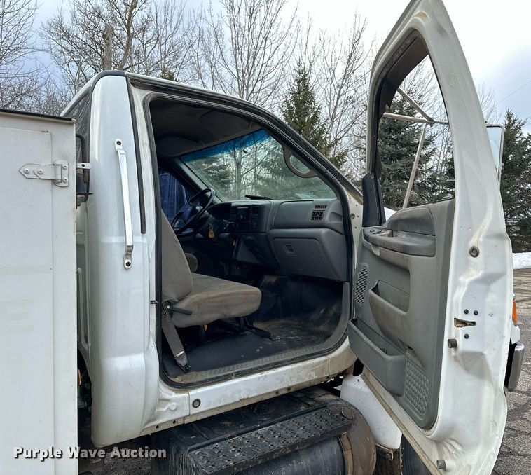 image for item KU9907 2007 Ford F750 Super Duty  utility / service truck