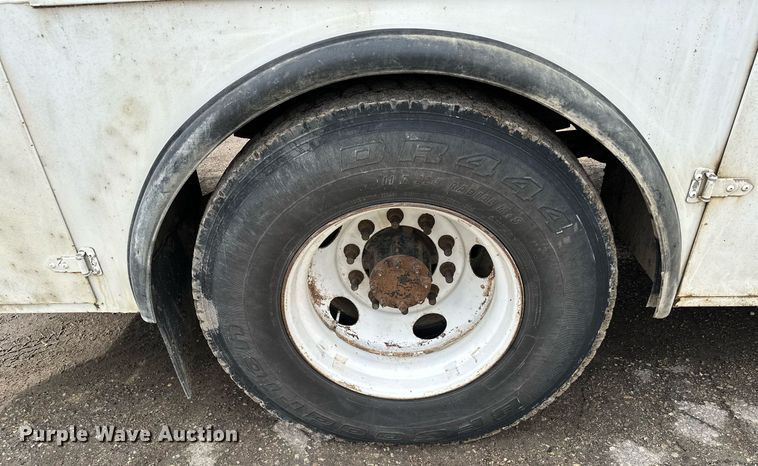 image for item KU9907 2007 Ford F750 Super Duty  utility / service truck