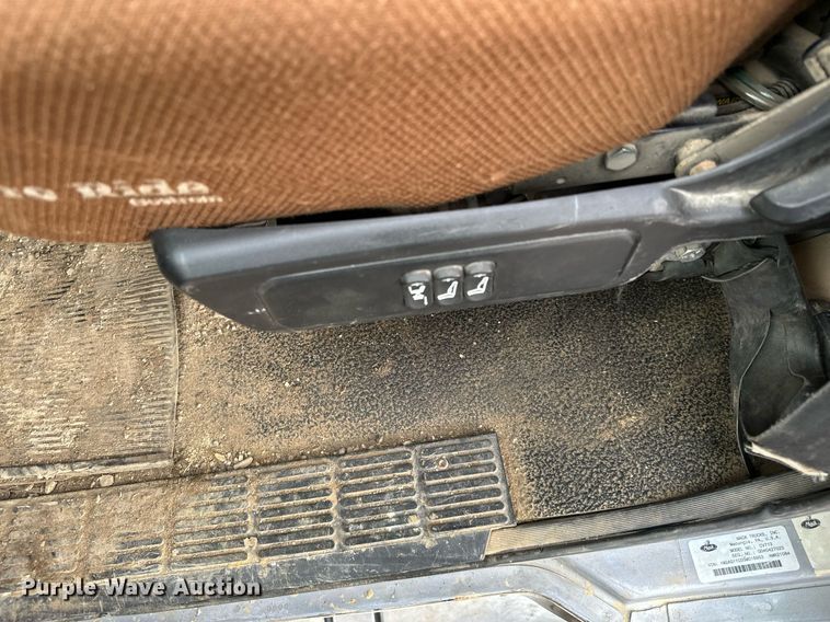 image for item KU9908 2005 Mack CV713 Granite  dump truck