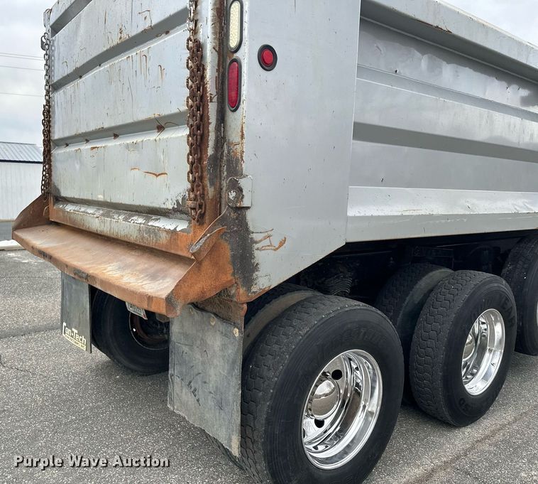 image for item KU9909 2015 Freightliner 114SD  dump truck