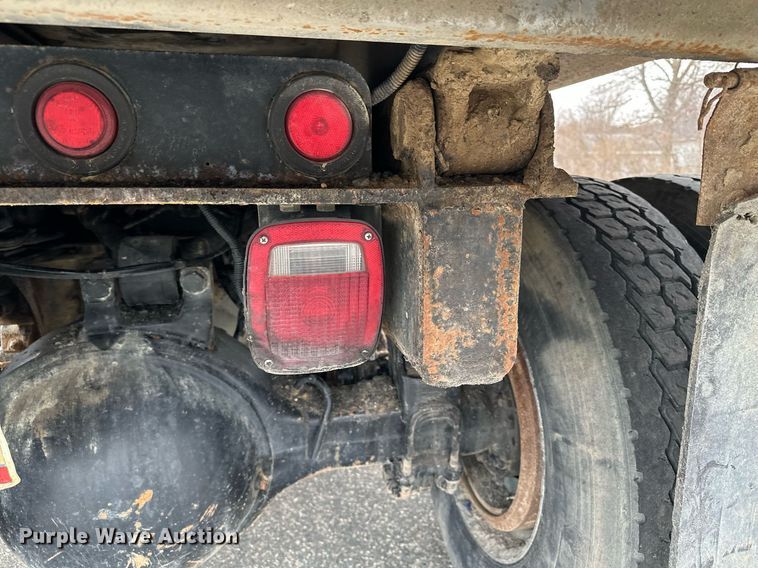 image for item KU9909 2015 Freightliner 114SD  dump truck