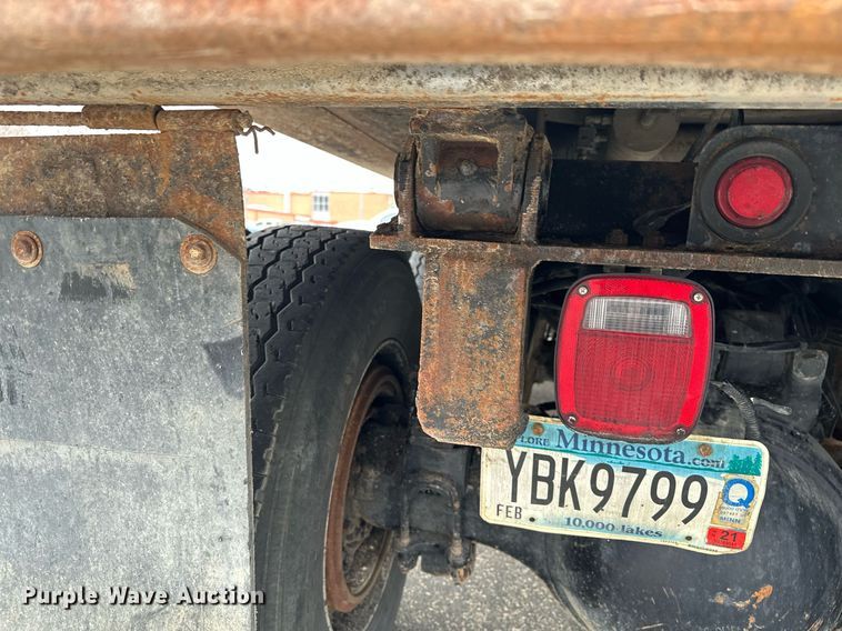 image for item KU9909 2015 Freightliner 114SD  dump truck