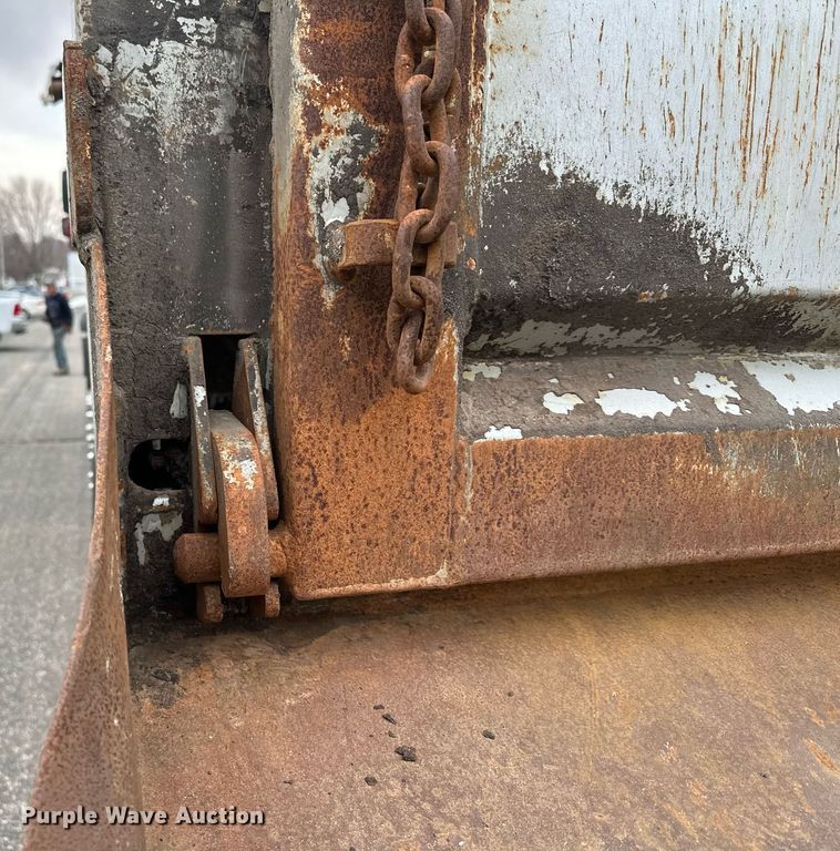 image for item KU9909 2015 Freightliner 114SD  dump truck