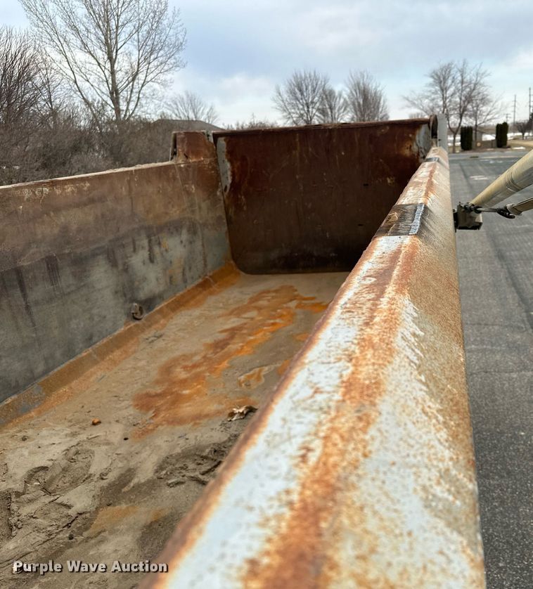 image for item KU9909 2015 Freightliner 114SD  dump truck