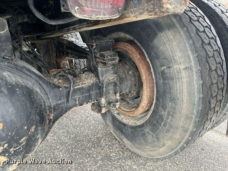 image for item KU9909 2015 Freightliner 114SD  dump truck