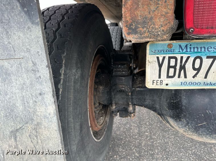 image for item KU9909 2015 Freightliner 114SD  dump truck