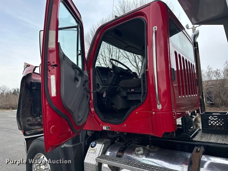 image for item KU9909 2015 Freightliner 114SD  dump truck