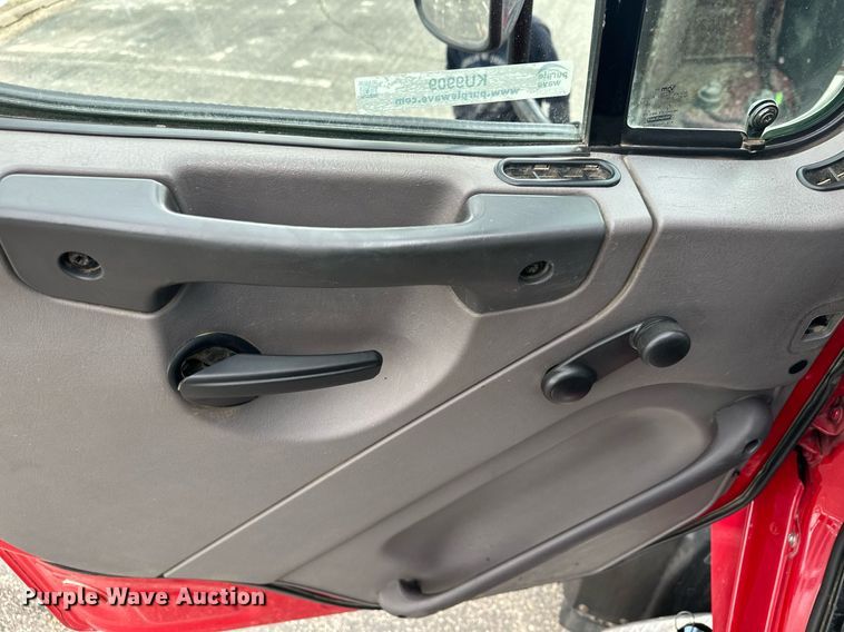 image for item KU9909 2015 Freightliner 114SD  dump truck