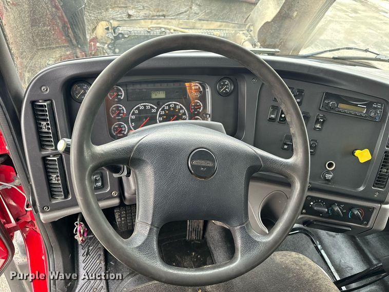 image for item KU9909 2015 Freightliner 114SD  dump truck