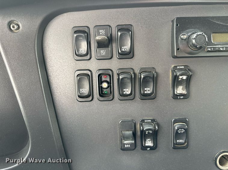 image for item KU9909 2015 Freightliner 114SD  dump truck