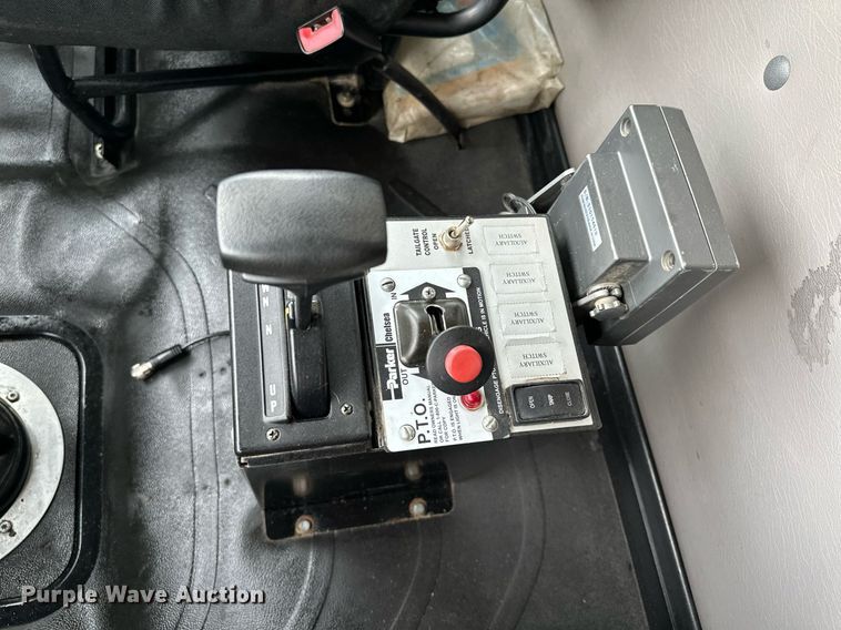 image for item KU9909 2015 Freightliner 114SD  dump truck