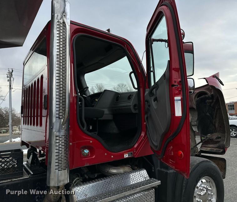 image for item KU9909 2015 Freightliner 114SD  dump truck