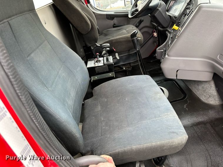 image for item KU9909 2015 Freightliner 114SD  dump truck