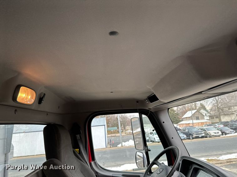 image for item KU9909 2015 Freightliner 114SD  dump truck