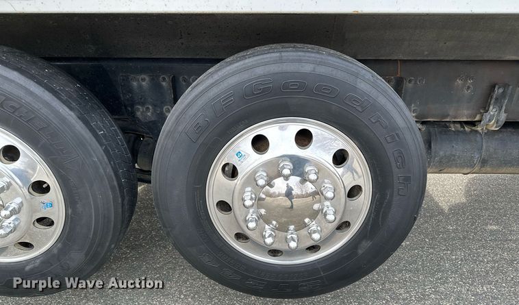 image for item KU9909 2015 Freightliner 114SD  dump truck