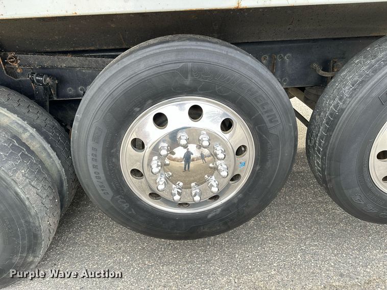 image for item KU9909 2015 Freightliner 114SD  dump truck