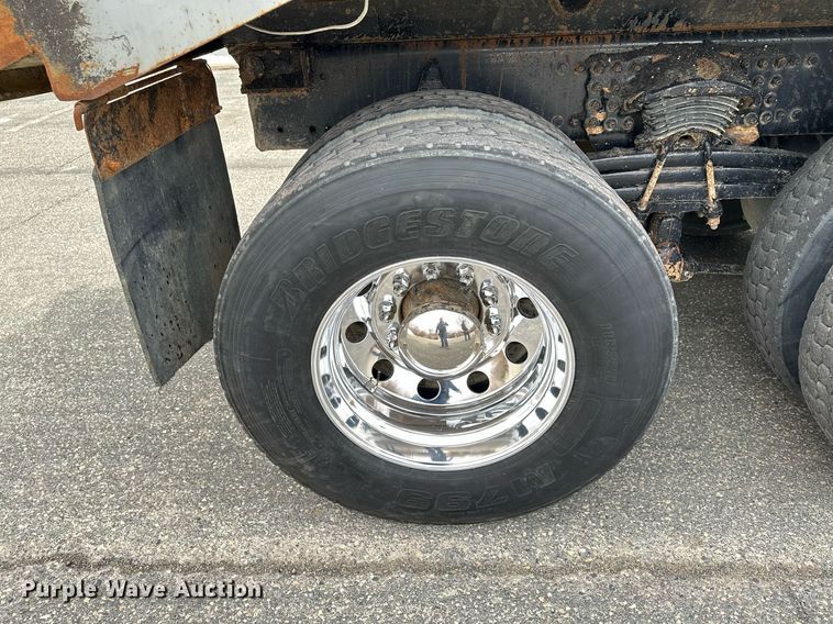 image for item KU9909 2015 Freightliner 114SD  dump truck