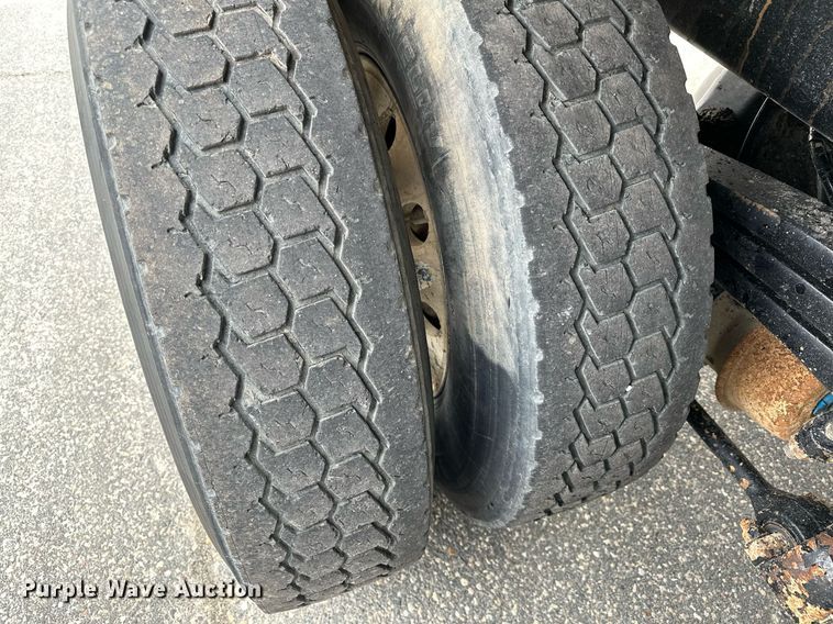 image for item KU9909 2015 Freightliner 114SD  dump truck