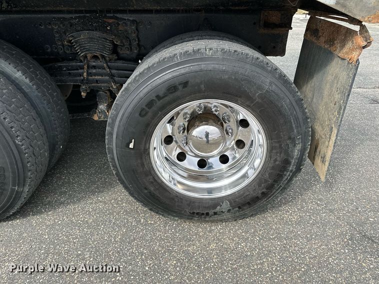 image for item KU9909 2015 Freightliner 114SD  dump truck