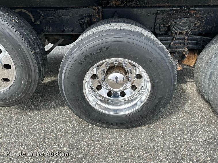 image for item KU9909 2015 Freightliner 114SD  dump truck