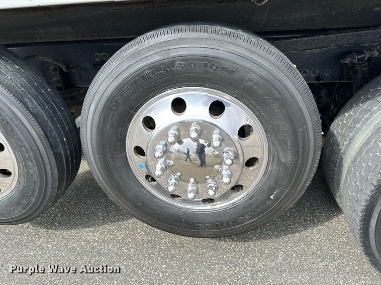 image for item KU9909 2015 Freightliner 114SD  dump truck