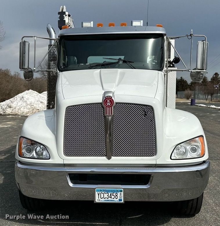 image for item KU9910 2018 Kenworth T270  utility / service truck