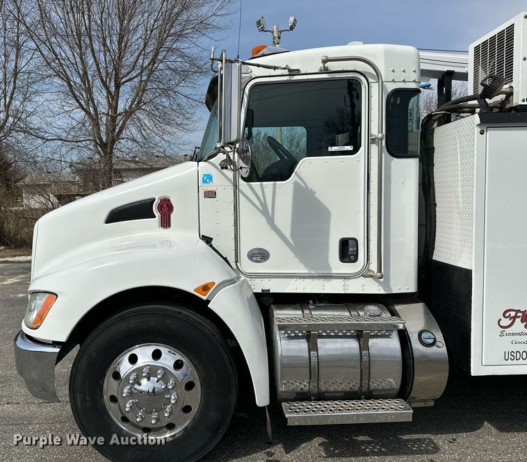 image for item KU9910 2018 Kenworth T270  utility / service truck