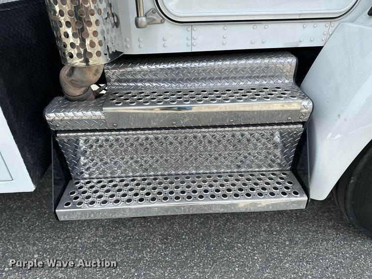 image for item KU9910 2018 Kenworth T270  utility / service truck