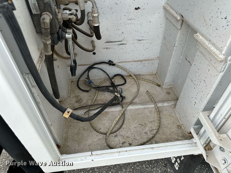 image for item KU9910 2018 Kenworth T270  utility / service truck