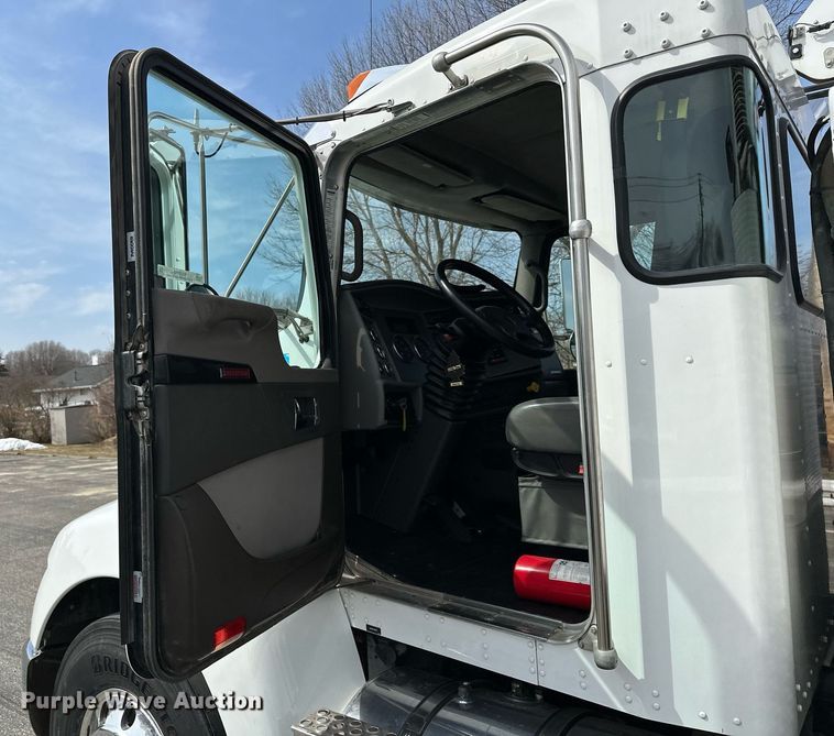 image for item KU9910 2018 Kenworth T270  utility / service truck