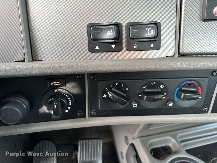 image for item KU9910 2018 Kenworth T270  utility / service truck