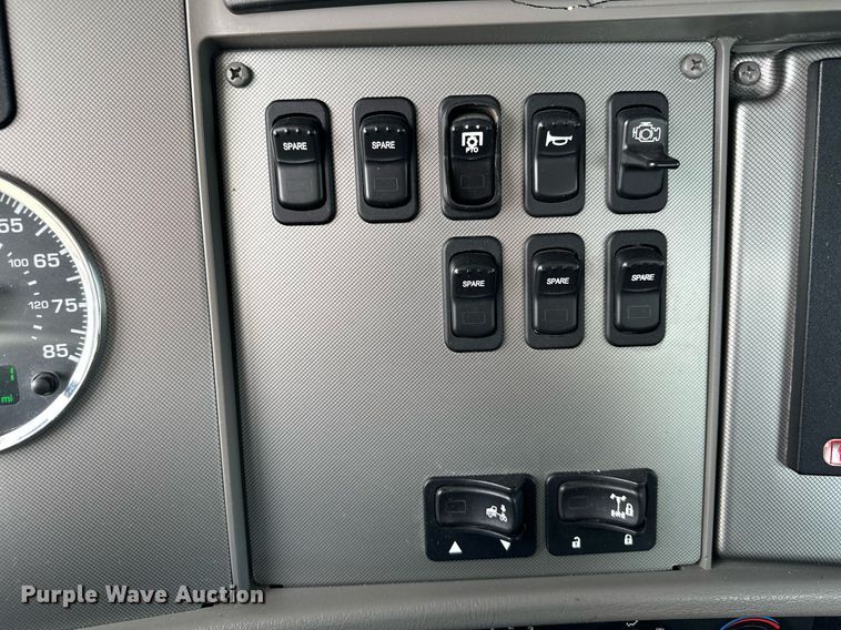 image for item KU9910 2018 Kenworth T270  utility / service truck