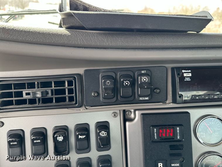 image for item KU9910 2018 Kenworth T270  utility / service truck