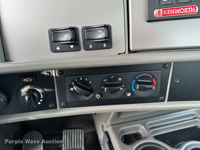 image for item KU9910 2018 Kenworth T270  utility / service truck