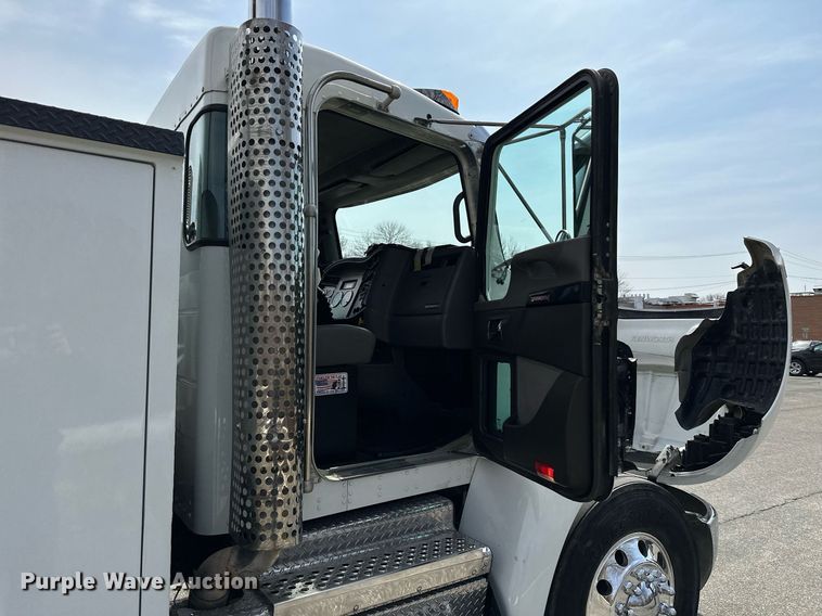 image for item KU9910 2018 Kenworth T270  utility / service truck