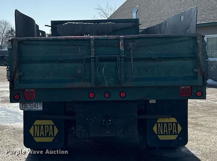 image for item KU9911 1993 International 4900  dump truck