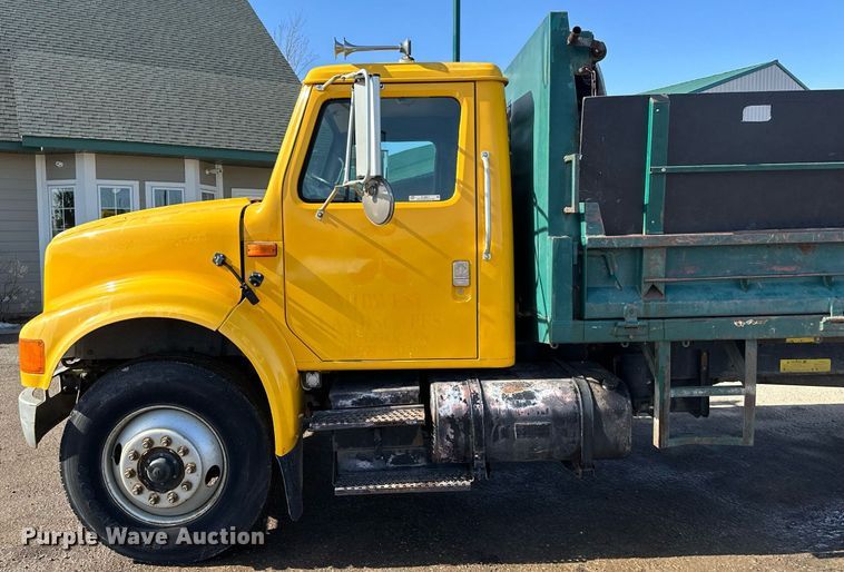 image for item KU9911 1993 International 4900  dump truck