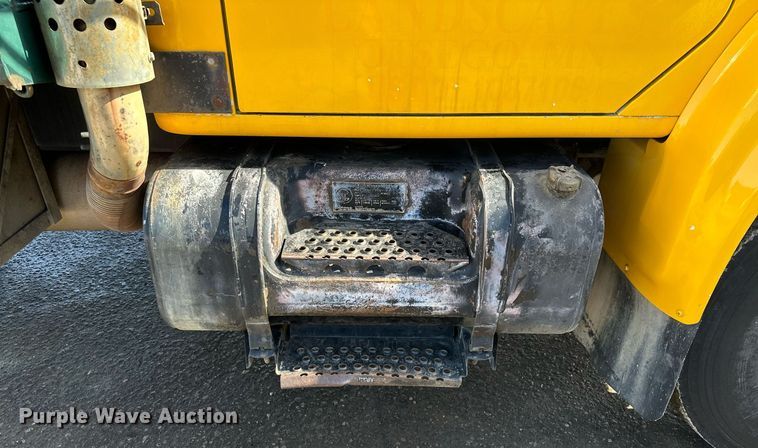 image for item KU9911 1993 International 4900  dump truck