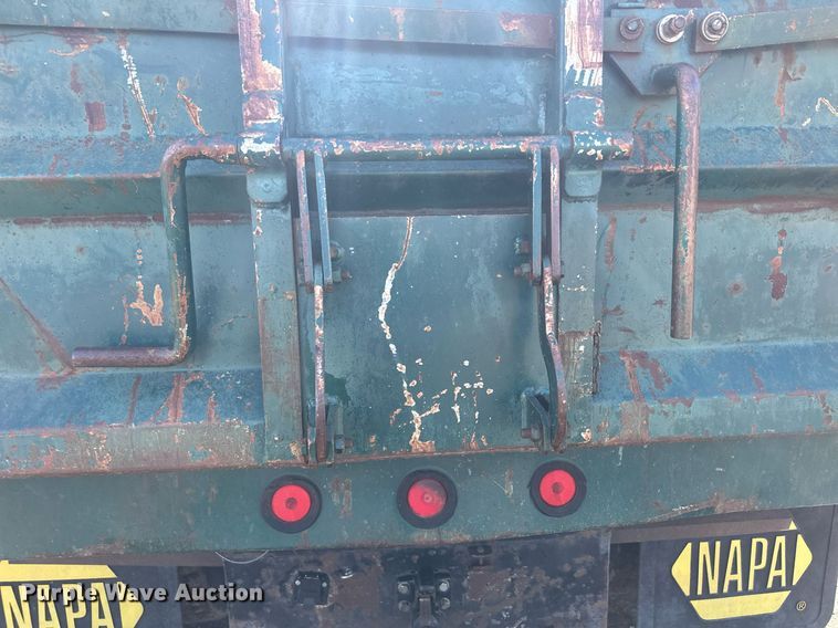 image for item KU9911 1993 International 4900  dump truck