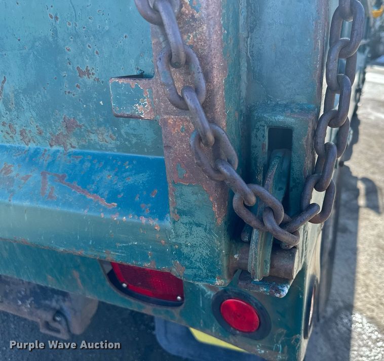 image for item KU9911 1993 International 4900  dump truck