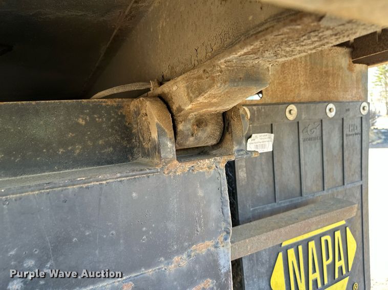 image for item KU9911 1993 International 4900  dump truck