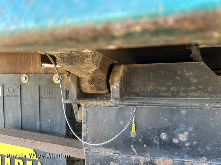 image for item KU9911 1993 International 4900  dump truck