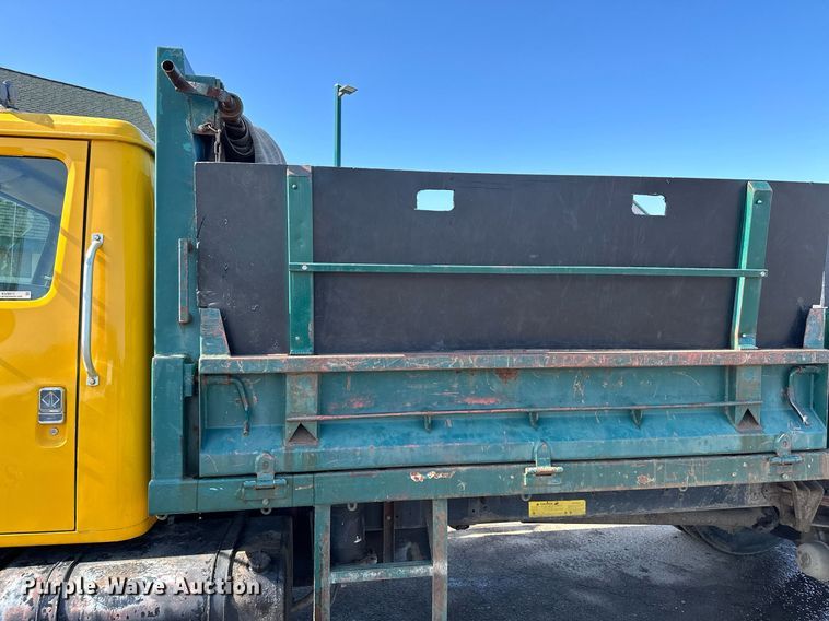 image for item KU9911 1993 International 4900  dump truck