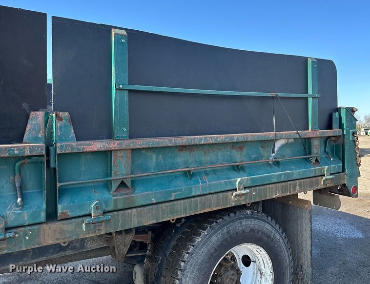 image for item KU9911 1993 International 4900  dump truck