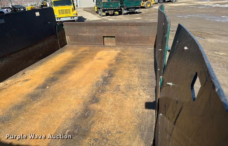 image for item KU9911 1993 International 4900  dump truck