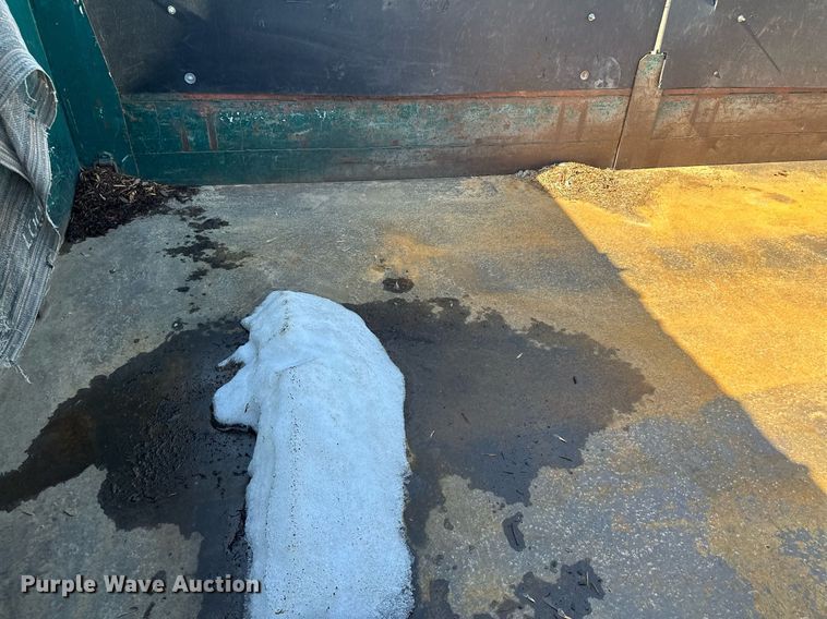 image for item KU9911 1993 International 4900  dump truck