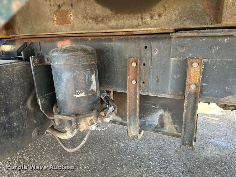 image for item KU9911 1993 International 4900  dump truck