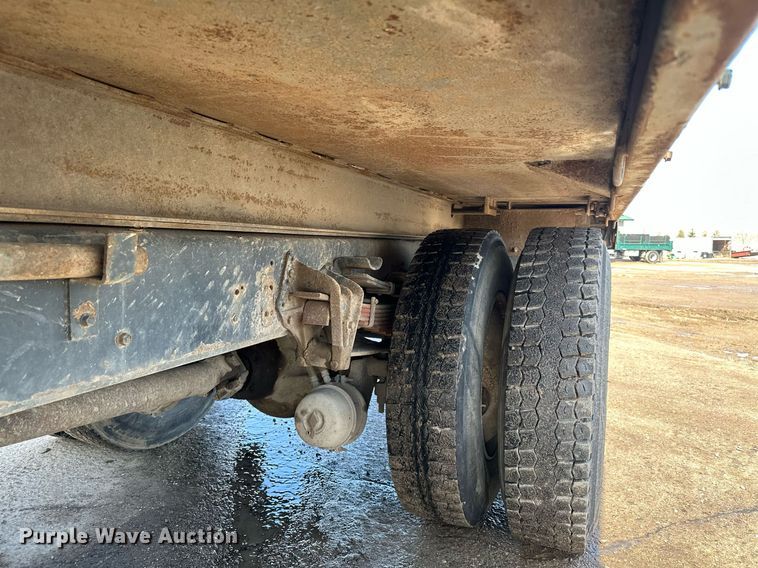 image for item KU9911 1993 International 4900  dump truck