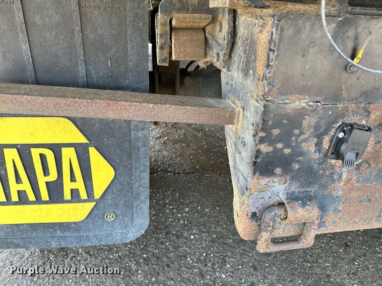 image for item KU9911 1993 International 4900  dump truck